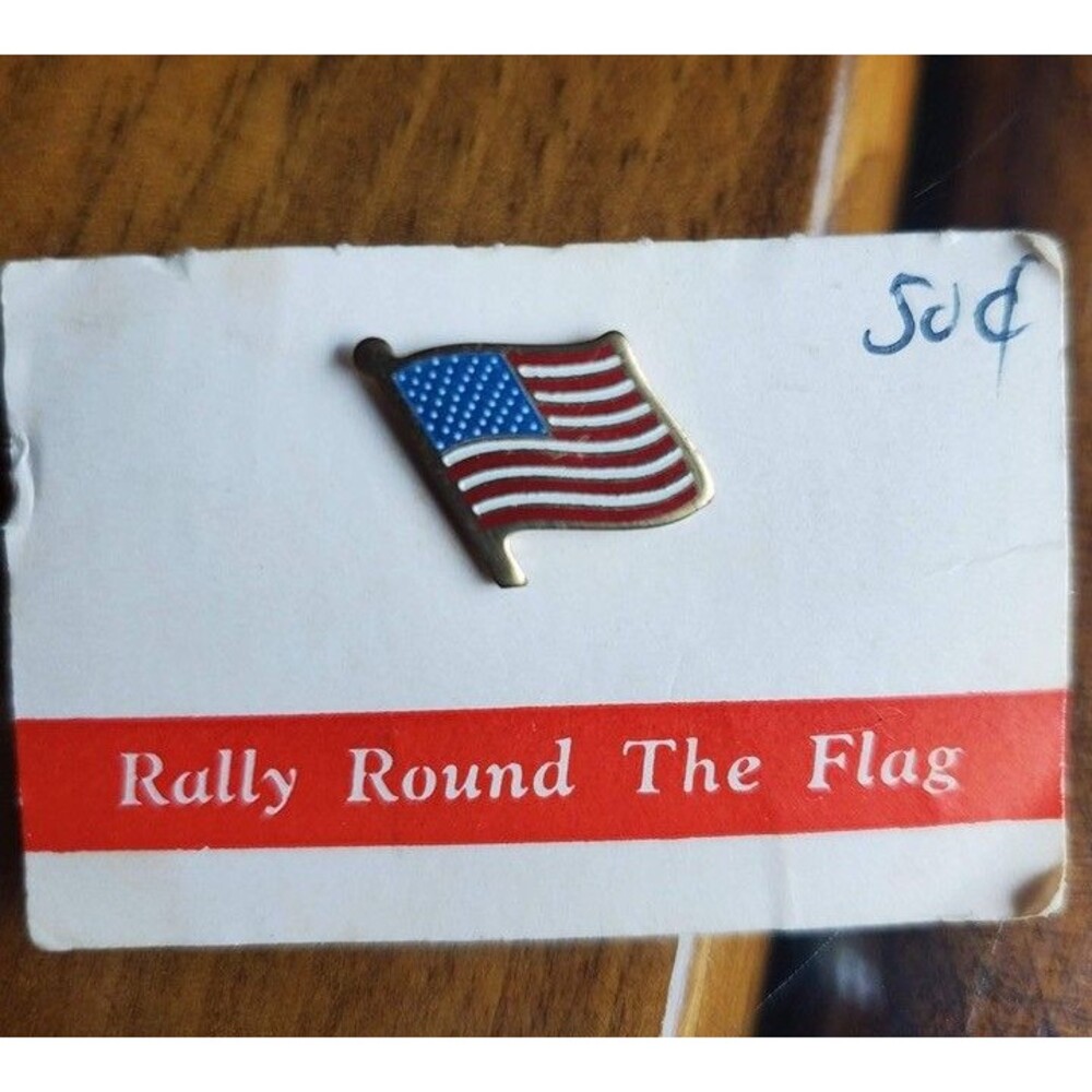 vintage American flag lapel pin on rally round the flag display card
